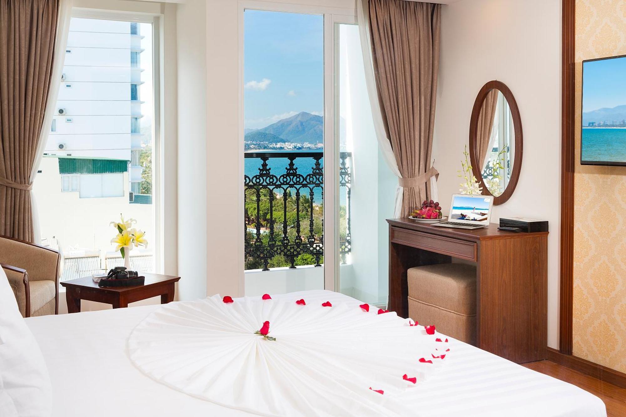 Regalia Nha Trang Hotel Bagian luar foto